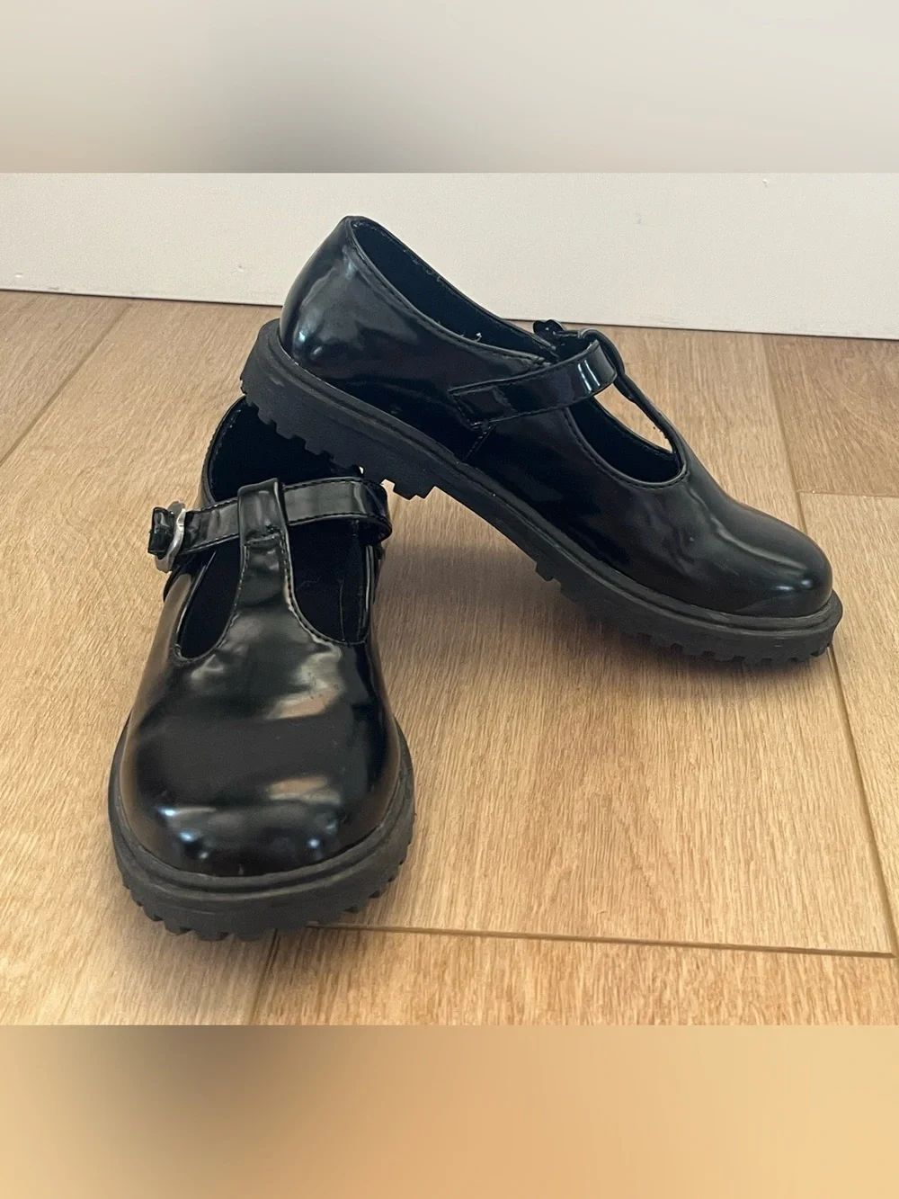 Old Navy Girls Black Patent Mary Jane Shoes